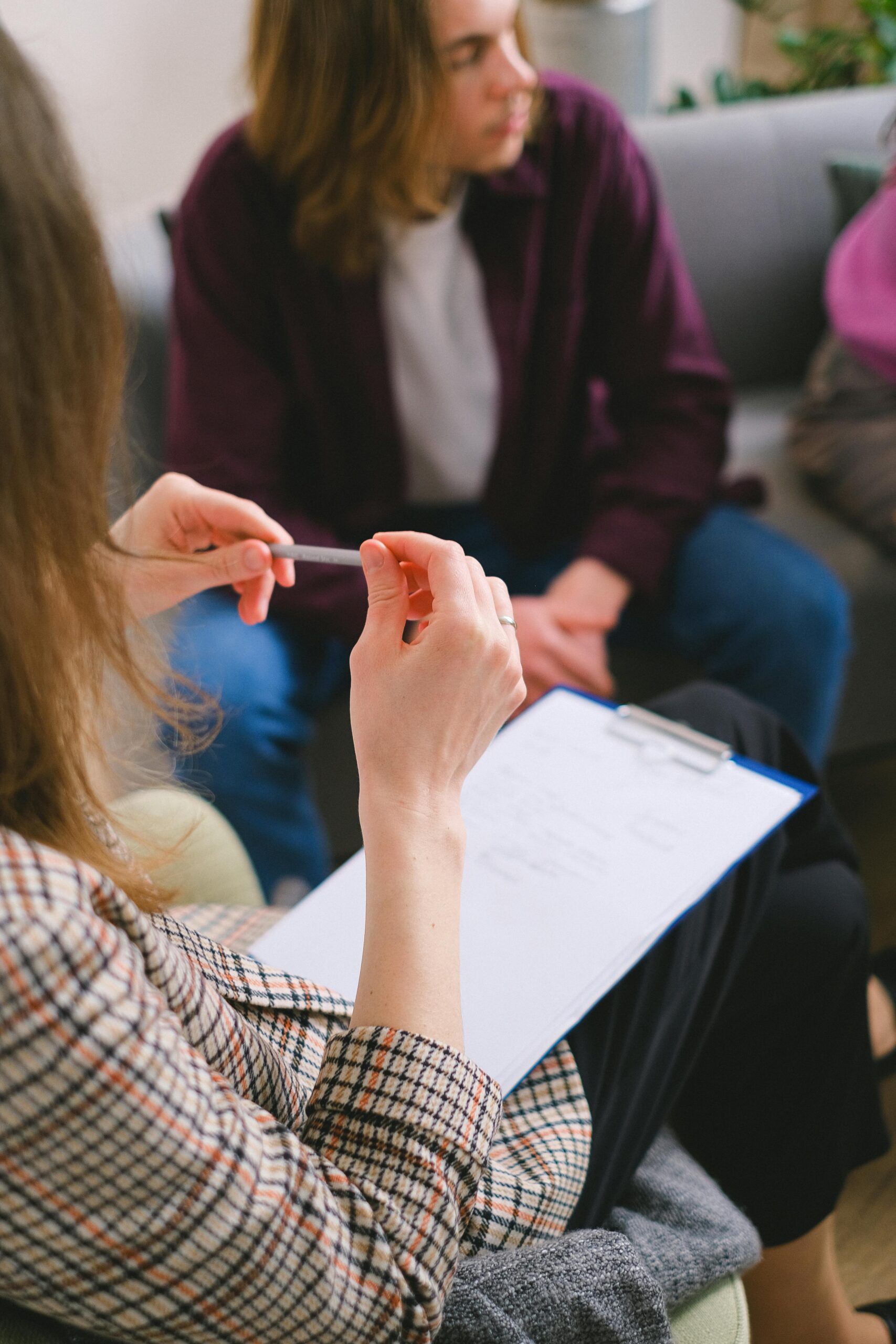 What an Anxiety Specialist in Atlanta Does That a General Therapist Does Not